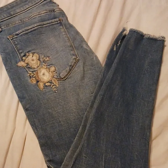 Abercrombie & Fitch jeans with embroidery - Picture 14 of 17